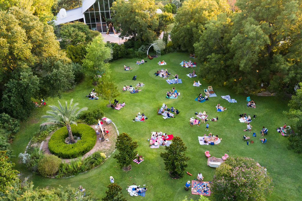 Barr Mansion Picnic Heywood Hotel Boutique Hotel Austin